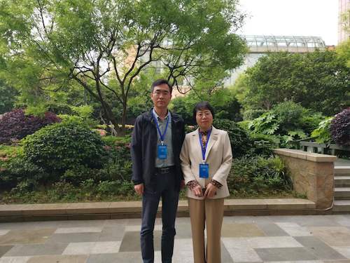 与宁波大学物理科学与技术熊猫体育
院长合影