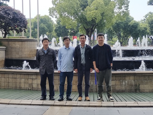 与宁波大学物理科学与技术熊猫体育
青年骨干教师合影