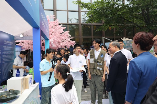 熊猫体育
科普服务团队成果亮相2024年浙江省“全国科技活动周”活动展示，受到省领导肯定